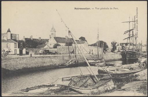 Le port, au niveau de la cale Saint-Louis (vues 1-3, l'église et le château, vues 1-2) / Emile Breteau phot. (vue 1) ; Couillon phot. (vues 2-3).